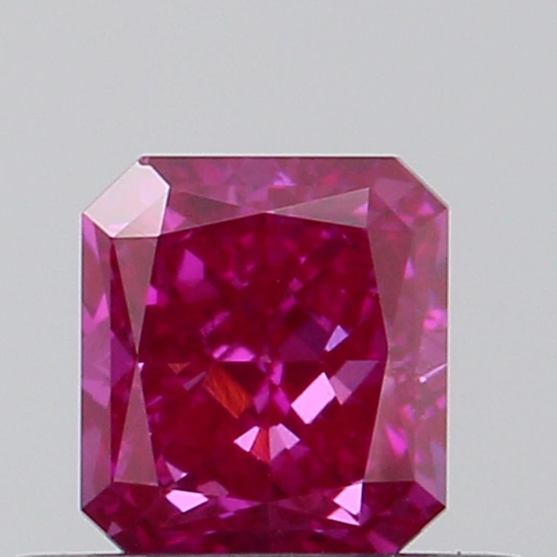 Loose Diamond - RADIANT 0.54ct Fancy Vivid Pink VS2: Loose Diamond - RADIANT 0.54ct Fancy Vivid Pink VS2 Source: This is a real non-mined Diamond that has been grown in a lab Shape: RADIANT Carats: 0.54 Color: Fancy Vivid Pink Certification: NONE Video: