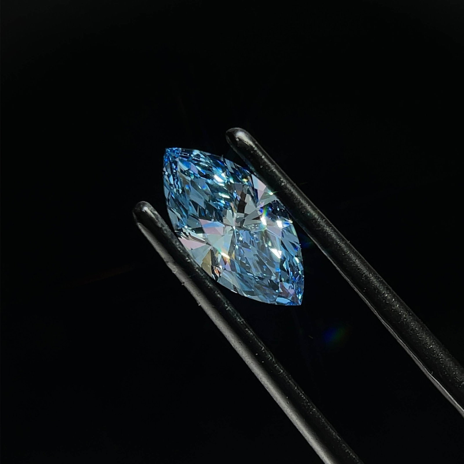 Loose Diamond - MARQUISE 0.91ct Fancy Vivid Blue VS1: Loose Diamond - MARQUISE 0.91ct Fancy Vivid Blue VS1 Source: This is a real non-mined Diamond that has been grown in a lab Shape: MARQUISE Carats: 0.91 Color: Fancy Vivid Blue Certification: IGI Video