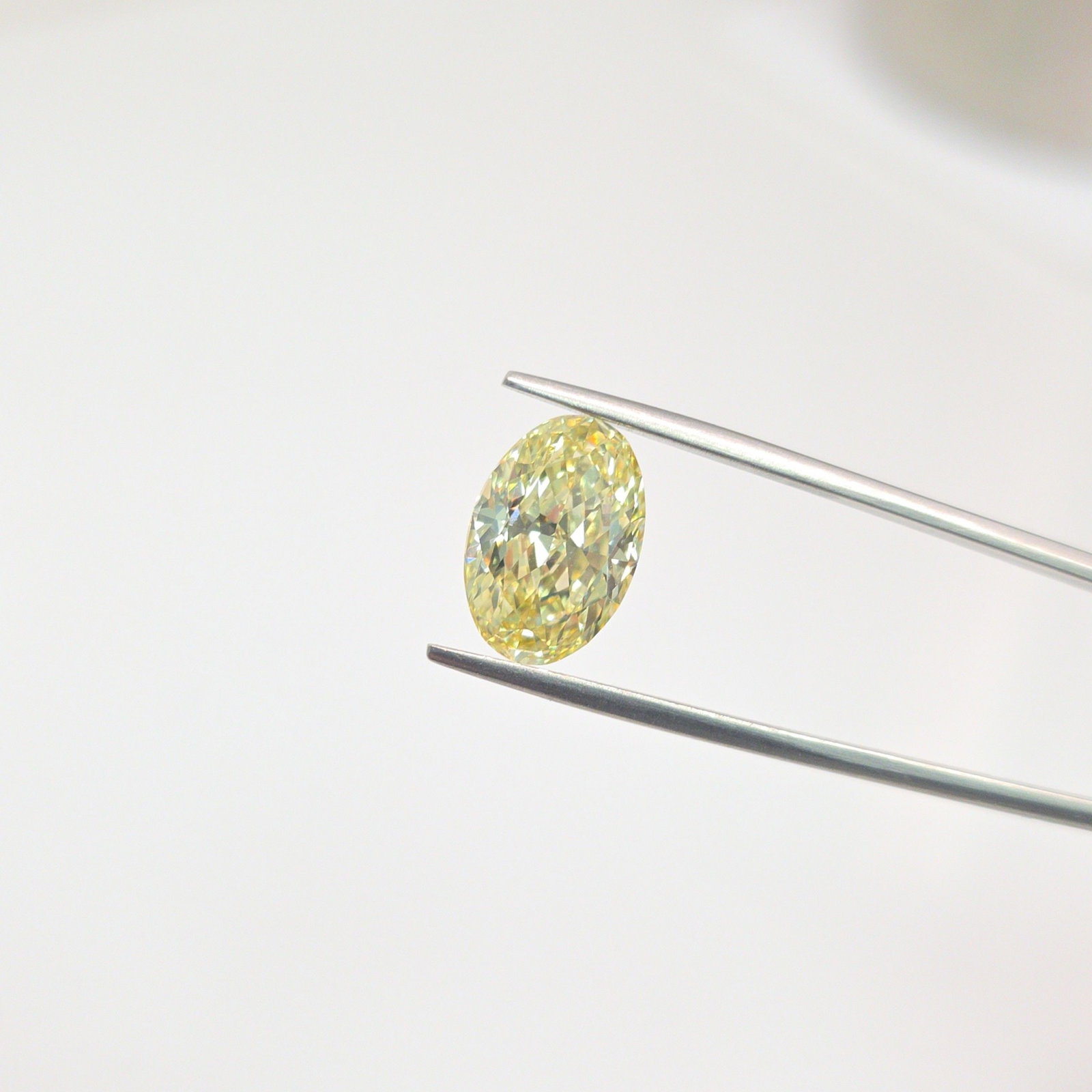 Loose Diamond - OVAL 4.5ct Fancy Intense Yellow VS1 (1 of 1)