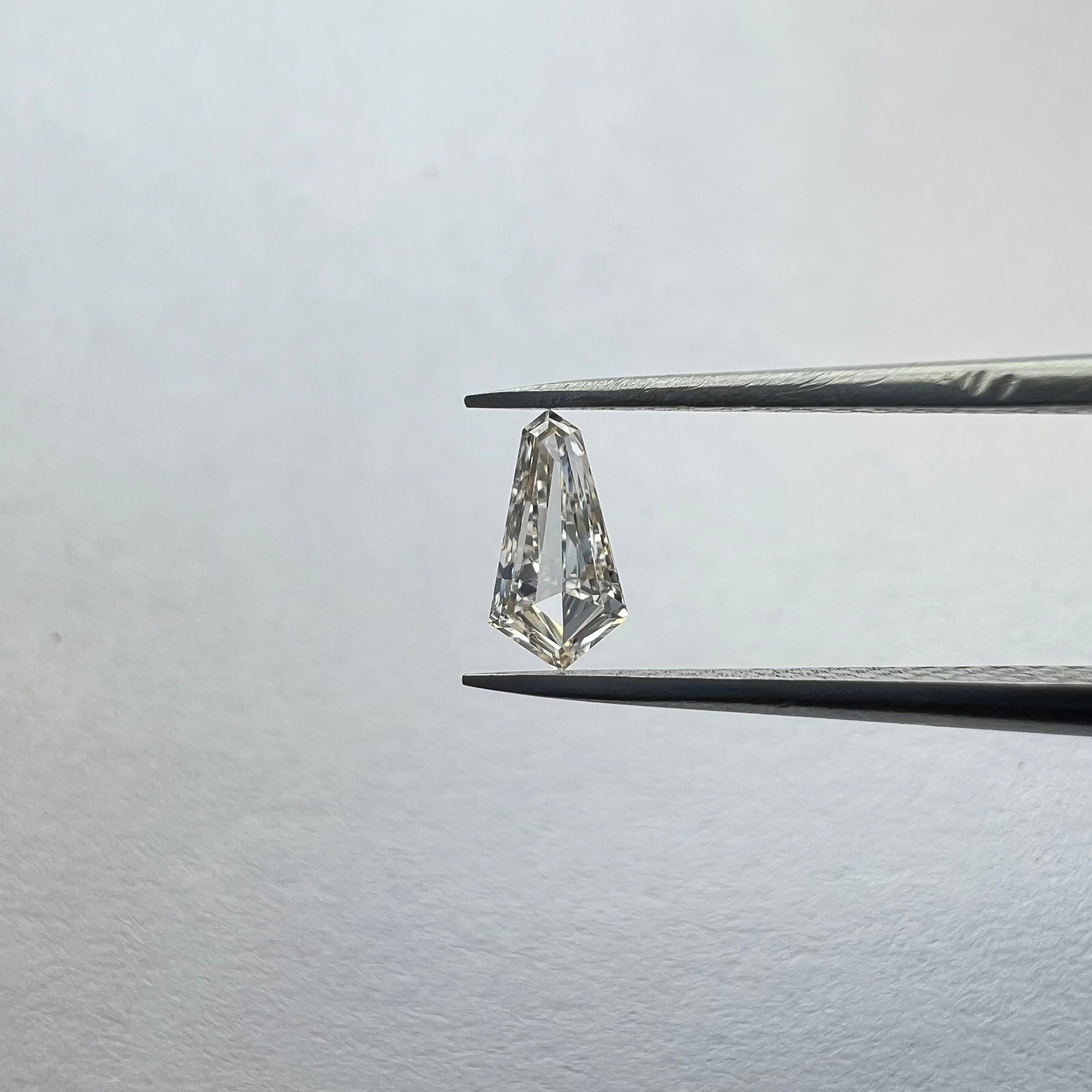 Loose Diamond - KITE 0.47ct Brown VVS2: Loose Diamond - KITE 0.47ct Brown VVS2 Source: This is a real non-mined Diamond that has been grown in a lab Shape: KITE Carats: 0.47 Color: Brown Certification: NONE The Diamond Depot Guarantee: All