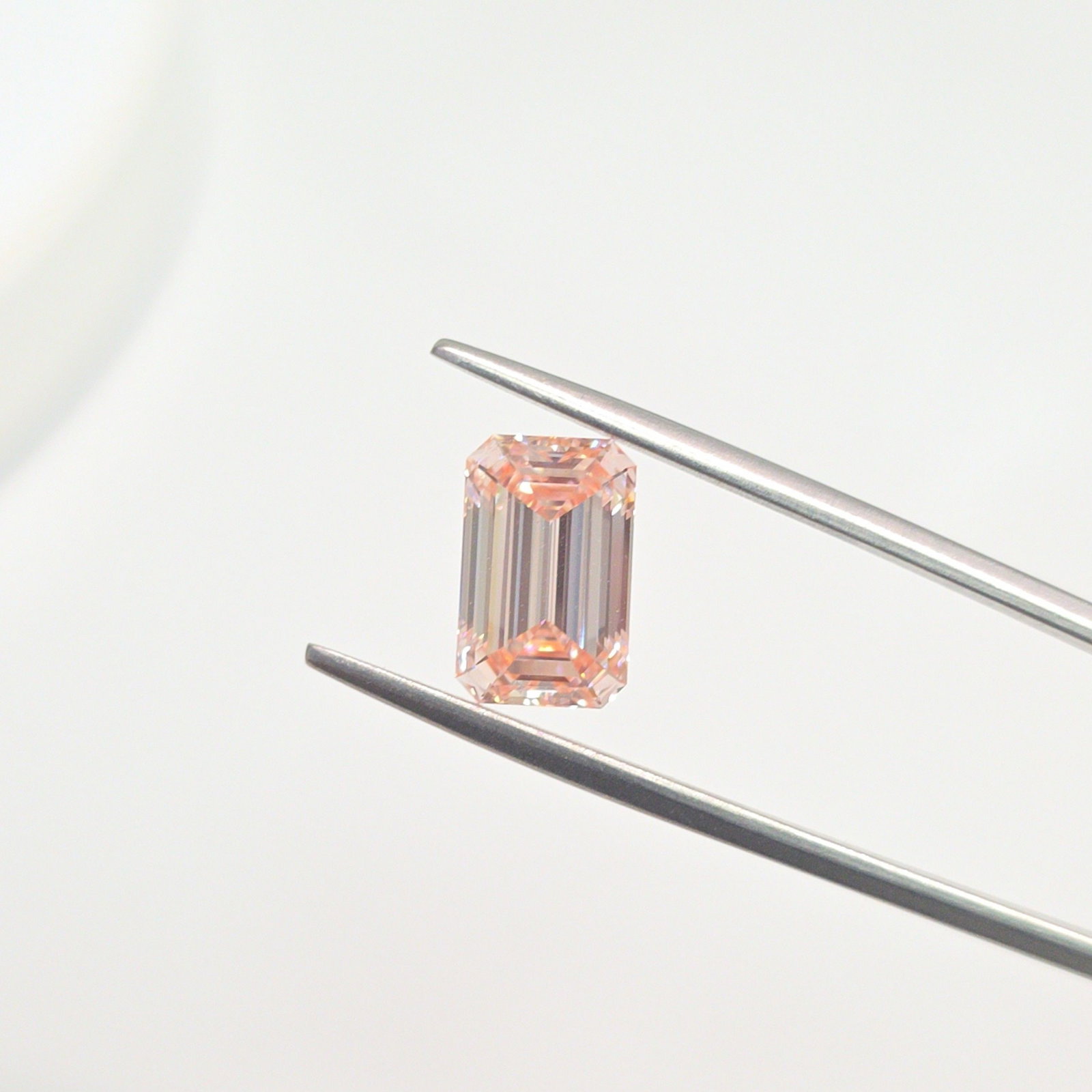 Loose Diamond - EMERALD 3.09ct Fancy Intense Pink VS2: Loose Diamond - EMERALD 3.09ct Fancy Intense Pink VS2 Source: This is a real non-mined Diamond that has been grown in a lab Shape: EMERALD Carats: 3.09 Color: Fancy Intense Pink Certification: IGI Vid