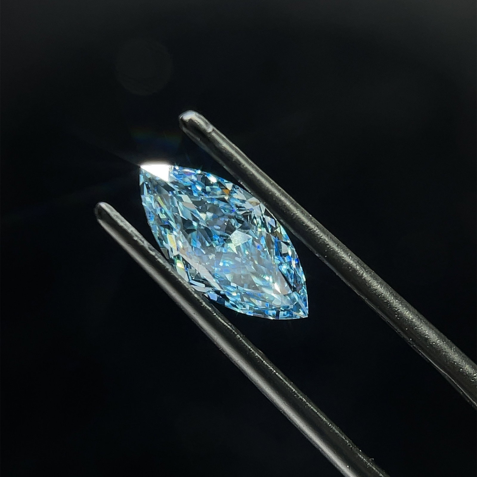 Loose Diamond - MARQUISE 1.51ct Fancy Vivid Blue VS1: Loose Diamond - MARQUISE 1.51ct Fancy Vivid Blue VS1 Source: This is a real non-mined Diamond that has been grown in a lab Shape: MARQUISE Carats: 1.51 Color: Fancy Vivid Blue Certification: IGI The D