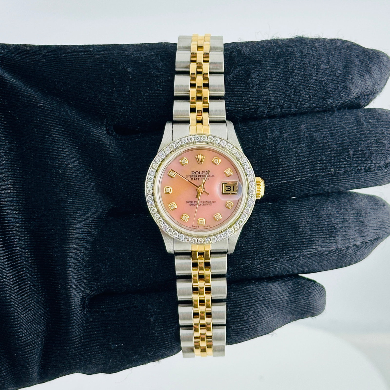 Aftermarket Pink MOP Diamond Dial Datejust Ref 69163 Ladies D Link Jubilee: Aftermarket Pink MOP Diamond Dial Datejust Ref 69163 Ladies D Link Jubilee This ladies' Rolex Datejust features an aftermarket pink mother-of-pearl dial set with diamond hour markers. The watch is equ