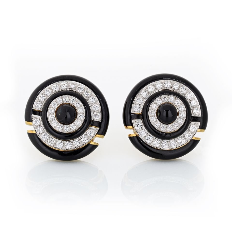 David Webb Platinum 18K Gold Diamond Clip-On Earrings Chic Design: David Webb Platinum 18K Gold Diamond Clip-On Earrings Chic Design Elevate your jewelry collection with these exquisite David Webb clip-on earrings, expertly crafted from a luxurious combination of pla