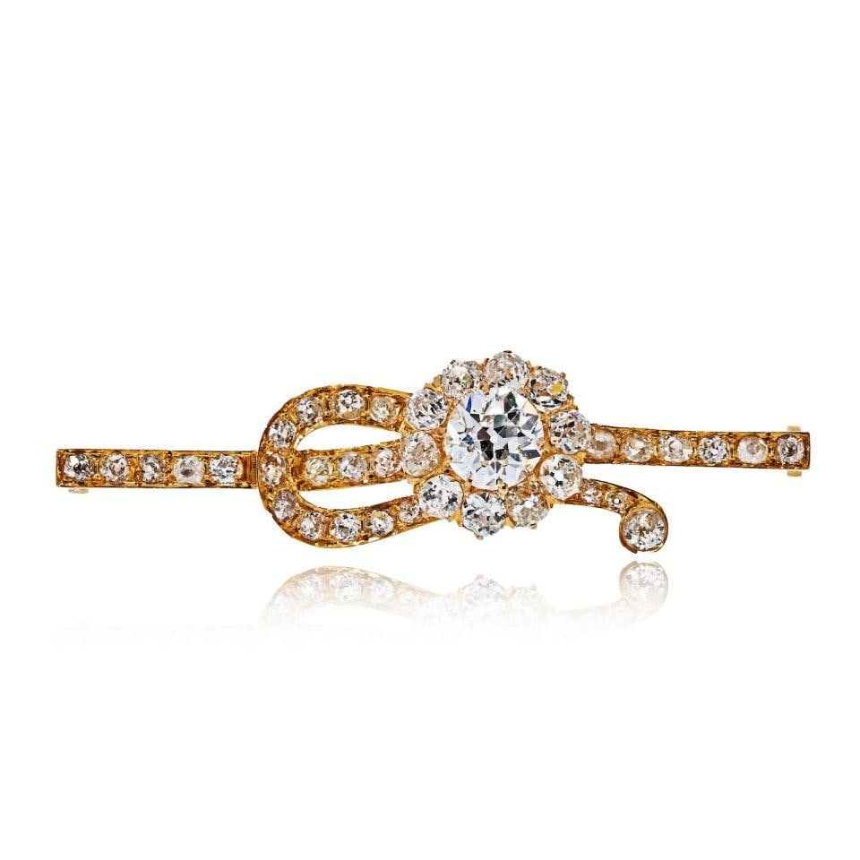 18K Yellow Gold Vintage Brooch with 1.65 Carat Diamonds: 18K Yellow Gold Vintage Brooch with 1.65 Carat Diamonds This vintage brooch is crafted from 18K yellow gold and features a total diamond weight of 1.65 carats. The piece has a classic style and is pre