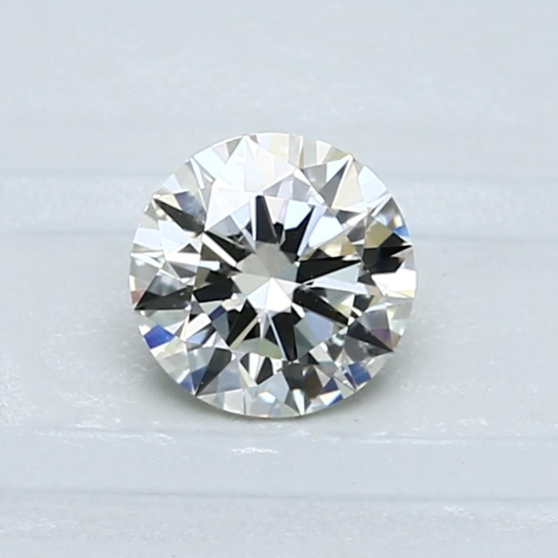 Loose Diamond - ROUND 0.7ct L SI1: Loose Diamond - ROUND 0.7ct L SI1 Source: Natural Shape: ROUND Carats: 0.7 Color: L Clarity: SI1 Certification: GIA Video:
