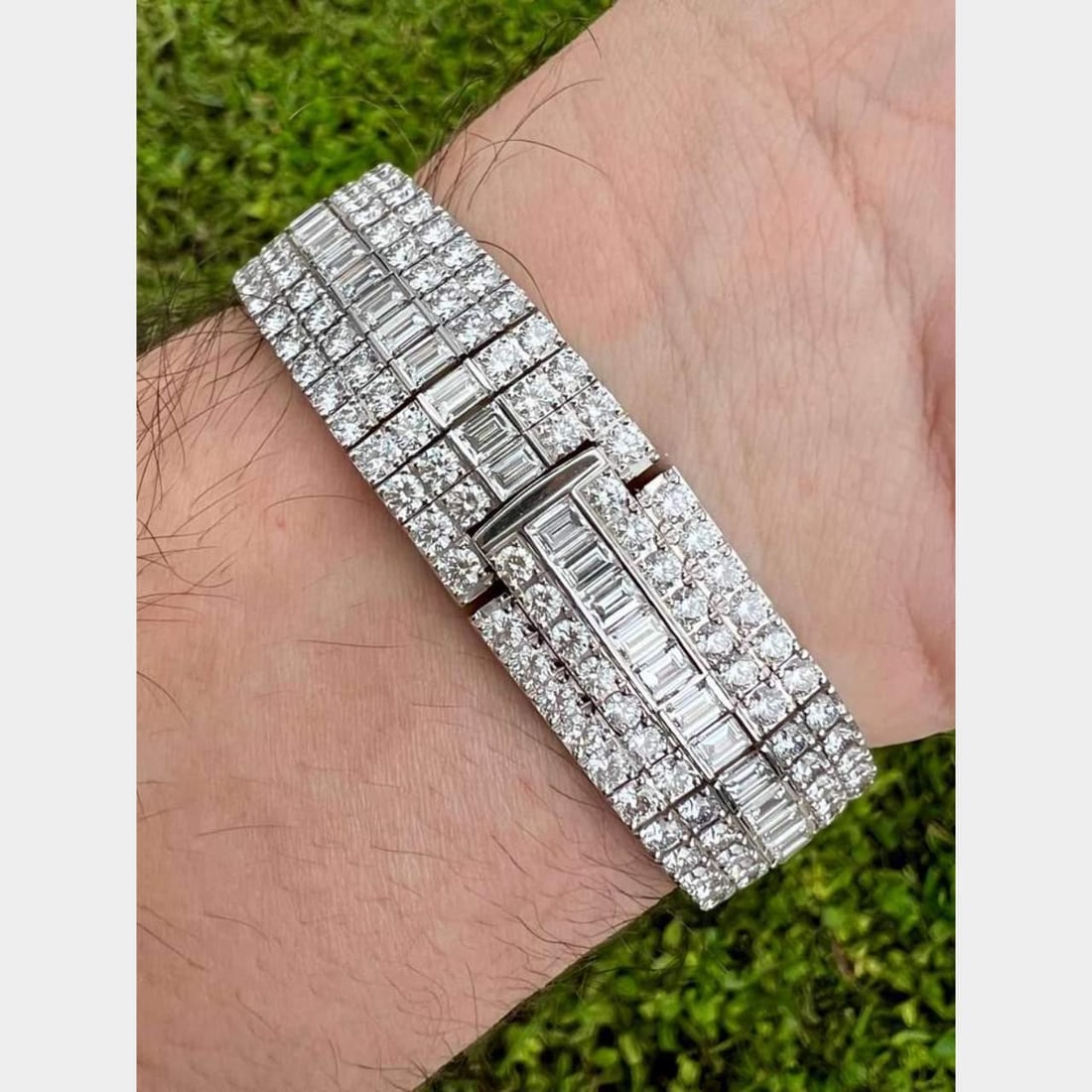 Corum Octagonale Watch in 18K White Gold with Diamonds and Box - 2