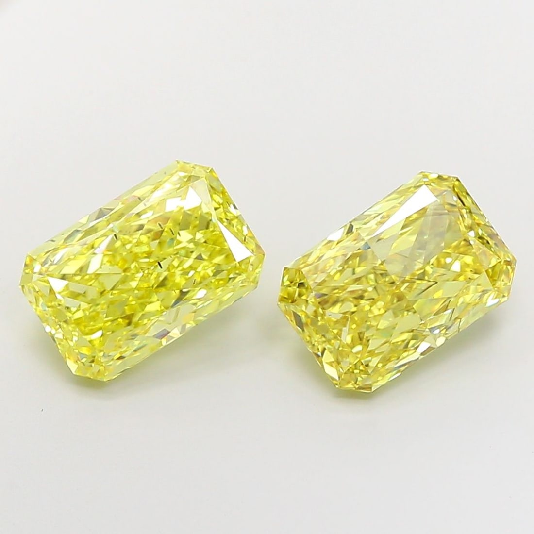 Loose Diamond - RADIANT 5.02ct Fancy Vivid Yellow SI1: Loose Diamond - RADIANT 5.02ct Fancy Vivid Yellow SI1 Source: This is a real non-mined Diamond that has been grown in a lab Shape: RADIANT Carats: 5.02 Color: Fancy Vivid Yellow Certification: IGI Vid