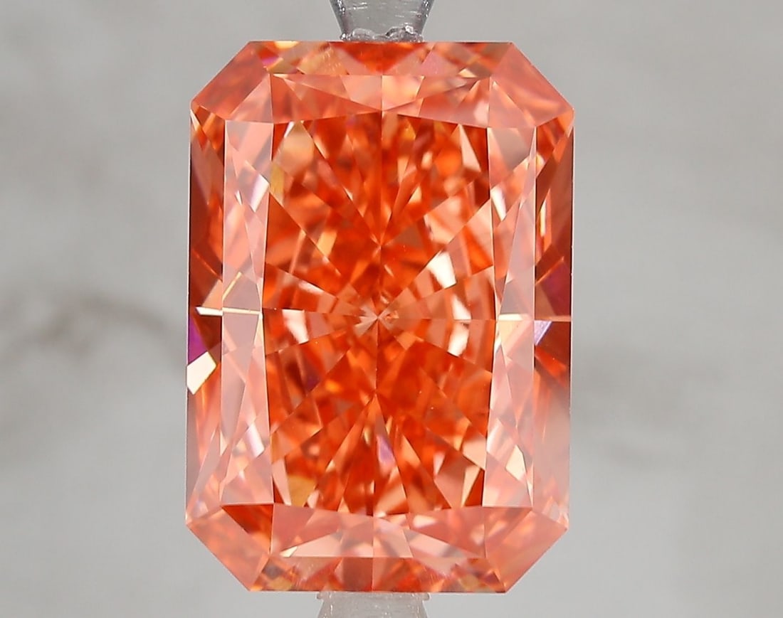 Loose Diamond - RADIANT 7.04ct Fancy Vivid Pink VS1: Loose Diamond - RADIANT 7.04ct Fancy Vivid Pink VS1 Source: This is a real non-mined Diamond that has been grown in a lab Shape: RADIANT Carats: 7.04 Color: Fancy Vivid Pink Certification: IGI Video: