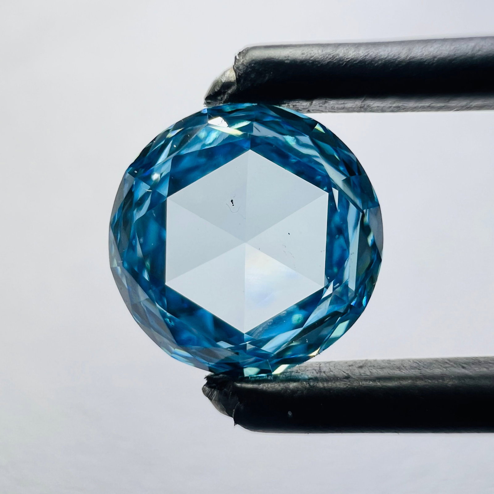 Loose Diamond - ROSE 1.08ct Blue VS2: Loose Diamond - ROSE 1.08ct Blue VS2 Source: This is a real non-mined Diamond that has been grown in a lab Shape: ROSE Carats: 1.08 Color: Blue Certification: NONE Video:
