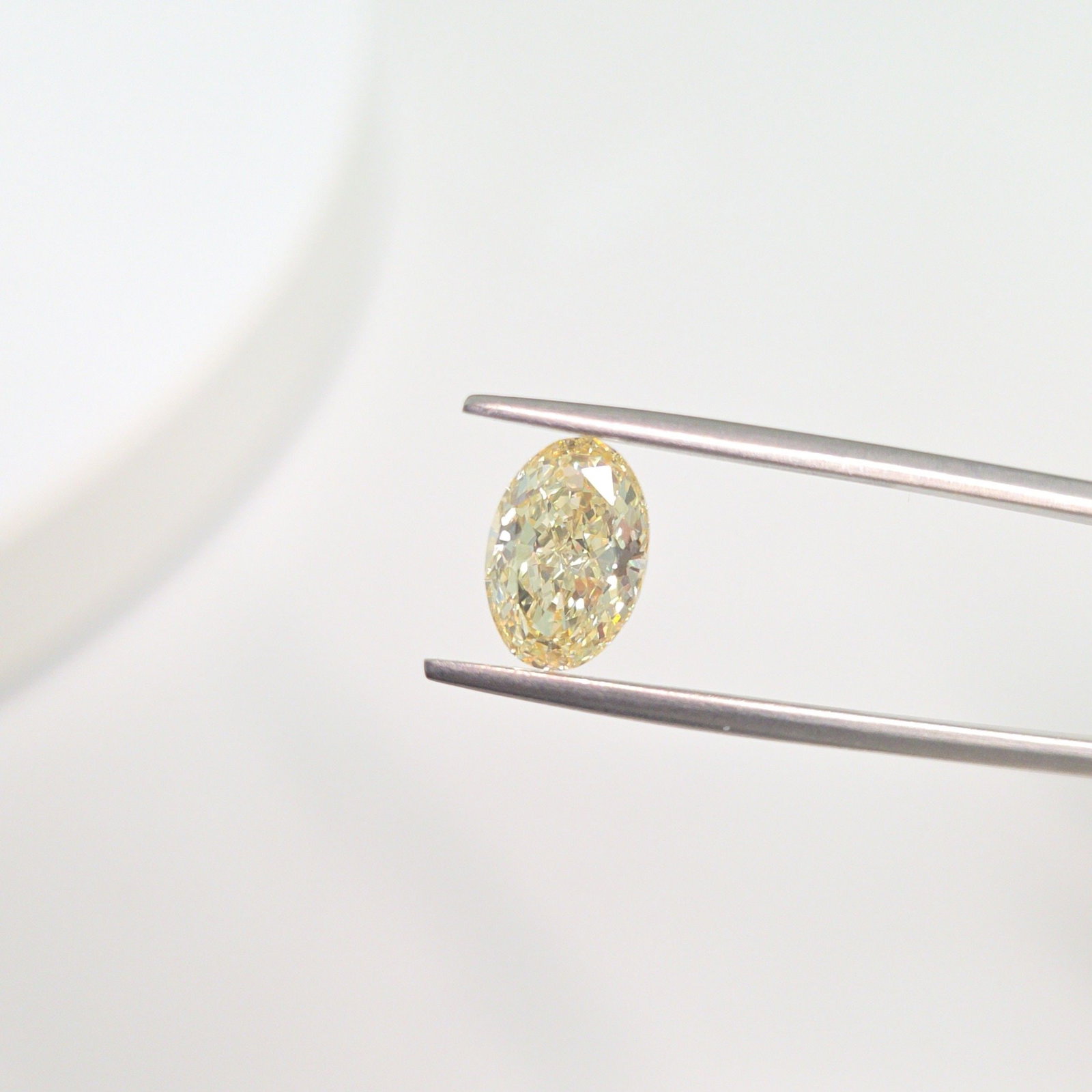 Loose Diamond - OVAL 2.13ct Fancy Yellow VVS2: Loose Diamond - OVAL 2.13ct Fancy Yellow VVS2 Source: This is a real non-mined Diamond that has been grown in a lab Shape: OVAL Carats: 2.13 Color: Fancy Yellow Certification: IGI Video: