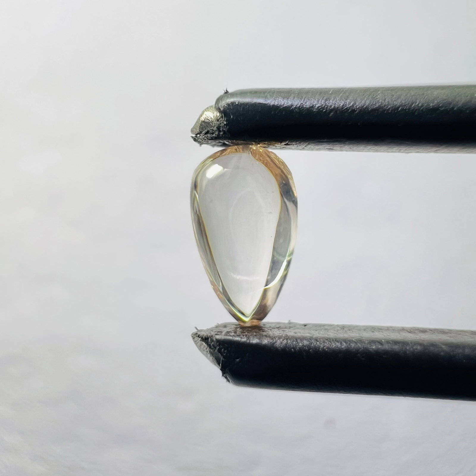 Loose Diamond - PEAR 0.21ct Pink VVS2: Loose Diamond - PEAR 0.21ct Pink VVS2 Source: This is a real non-mined Diamond that has been grown in a lab Shape: PEAR Carats: 0.21 Color: Pink Certification: NONE Video: