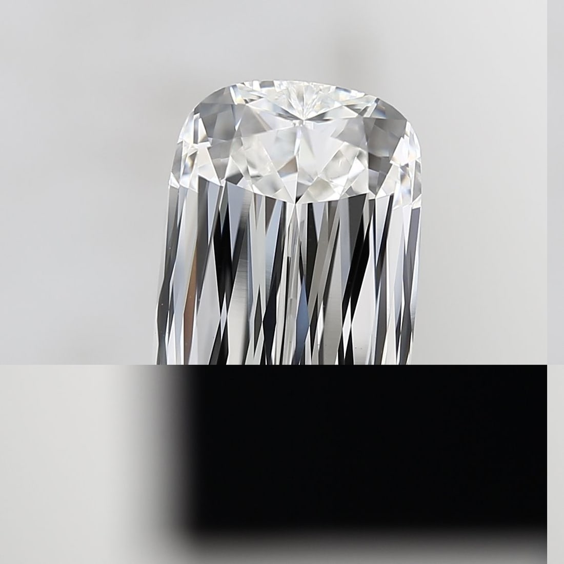Loose Diamond - CUSHION MODIFIED 10.09ct F VS1: Loose Diamond - CUSHION MODIFIED 10.09ct F VS1 Source: This is a real non-mined Diamond that has been grown in a lab Shape: CUSHION MODIFIED Carats: 10.09 Color: F Clarity: VS1 Certification: IGI Vide