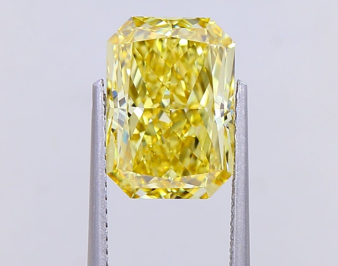 Loose Diamond - RADIANT 4.02ct Fancy Vivid Yellow VS1: Loose Diamond - RADIANT 4.02ct Fancy Vivid Yellow VS1 Source: This is a real non-mined Diamond that has been grown in a lab Shape: RADIANT Carats: 4.02 Color: Fancy Vivid Yellow Certification: IGI Vid