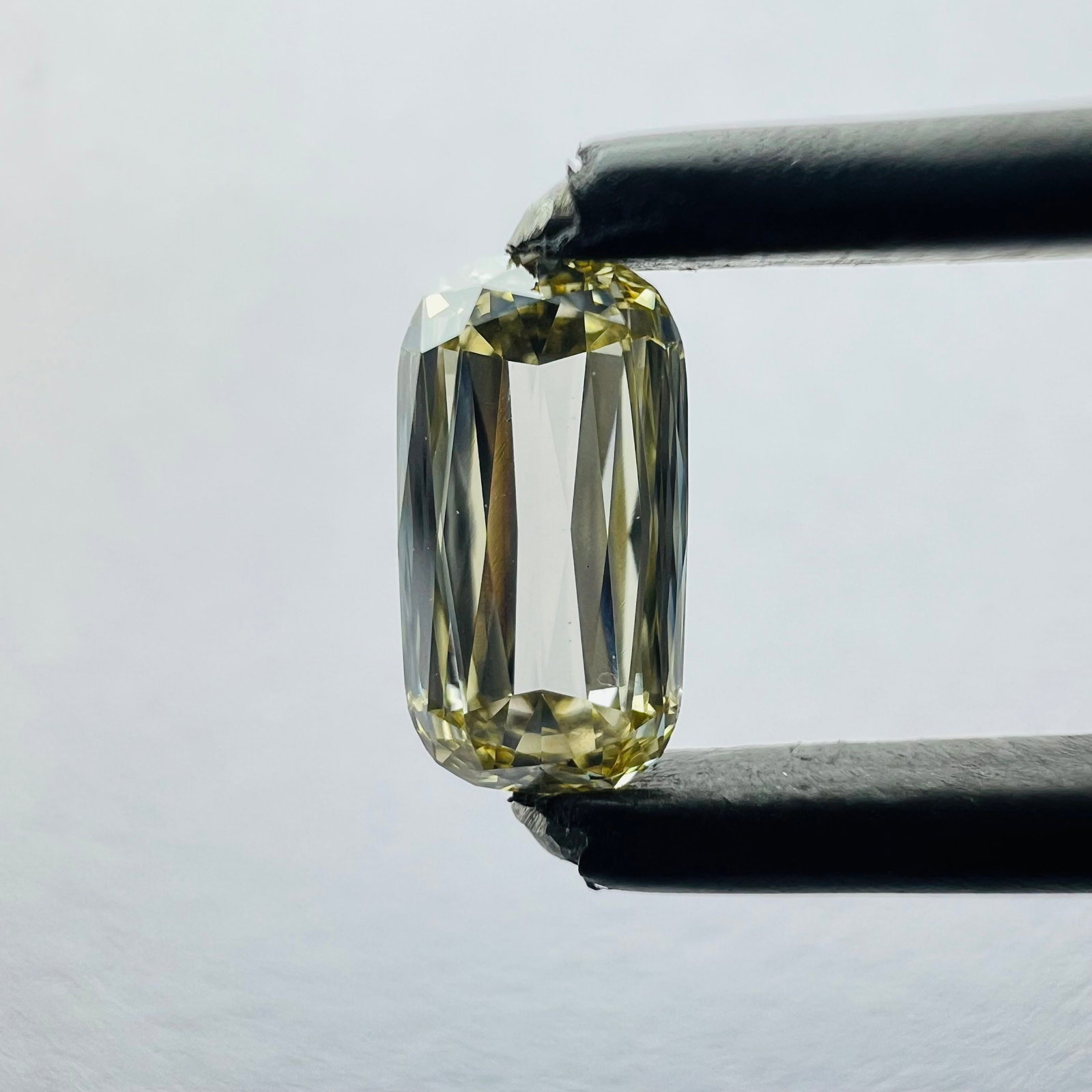 Loose Diamond - OTHER 0.51ct Yellow VS1: Loose Diamond - OTHER 0.51ct Yellow VS1 Source: This is a real non-mined Diamond that has been grown in a lab Shape: OTHER Carats: 0.51 Color: Yellow Certification: NONE The Diamond Depot Guarantee: A