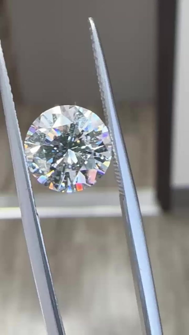 Loose Diamond - ROUND 3.0ct D SI2: Loose Diamond - ROUND 3.0ct D SI2 Source: Natural Shape: ROUND Carats: 3.0 Color: D Clarity: SI2 Certification: EGL Video: