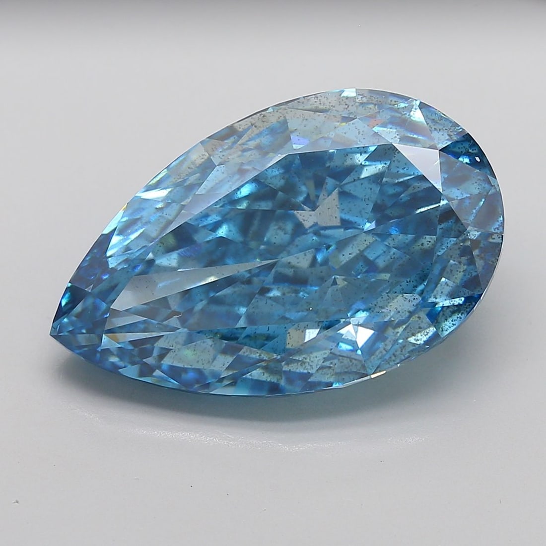 Loose Diamond - PEAR 21.1ct Fancy Vivid Blue SI1: Loose Diamond - PEAR 21.1ct Fancy Vivid Blue SI1 Source: This is a real non-mined Diamond that has been grown in a lab Shape: PEAR Carats: 21.1 Color: Fancy Vivid Blue Certification: IGI Video: