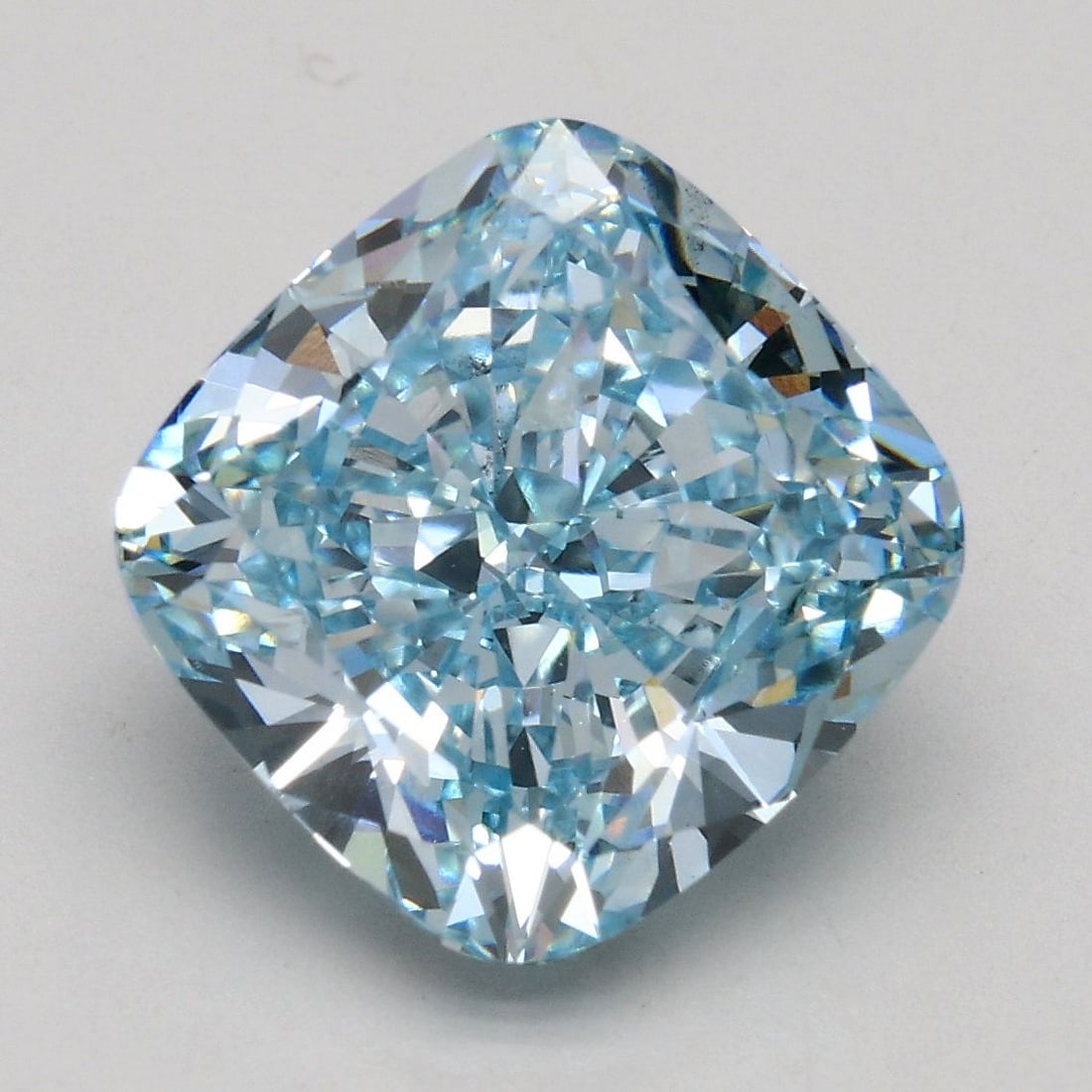 Loose Diamond - CUSHION BRILLIANT 4.21ct Fancy Intense Greenish Blue VS2: Loose Diamond - CUSHION BRILLIANT 4.21ct Fancy Intense Greenish Blue VS2 Source: This is a real non-mined Diamond that has been grown in a lab Shape: CUSHION BRILLIANT Carats: 4.21 Color: Fancy Intens