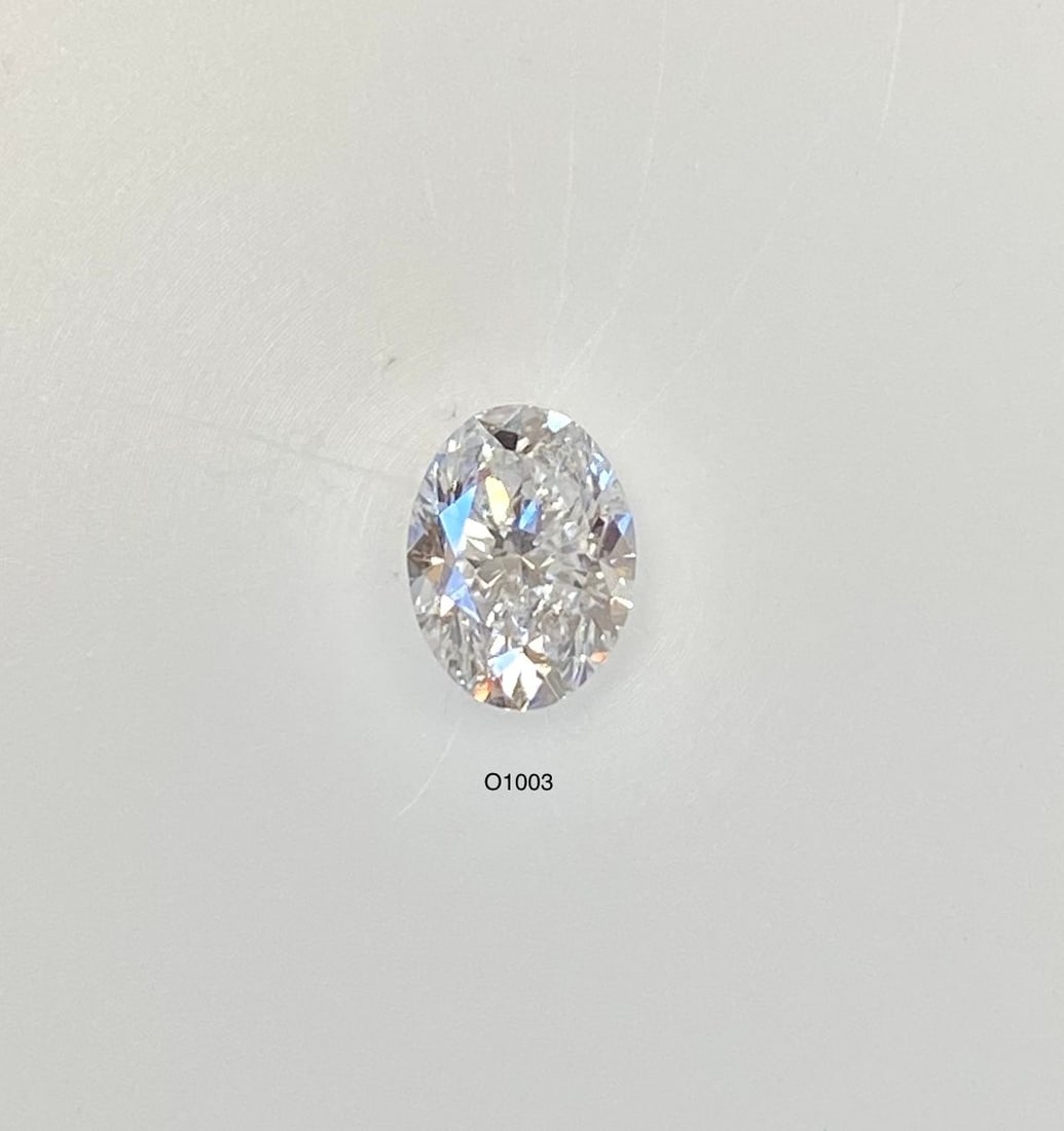 Loose Diamond - OVAL 0.5ct F SI2: Loose Diamond - OVAL 0.5ct F SI2 Source: Natural Shape: OVAL Carats: 0.5 Color: F Clarity: SI2 Certification: NONE The Diamond Depot Guarantee: All items in this auction are guaranteed to be 100% auth