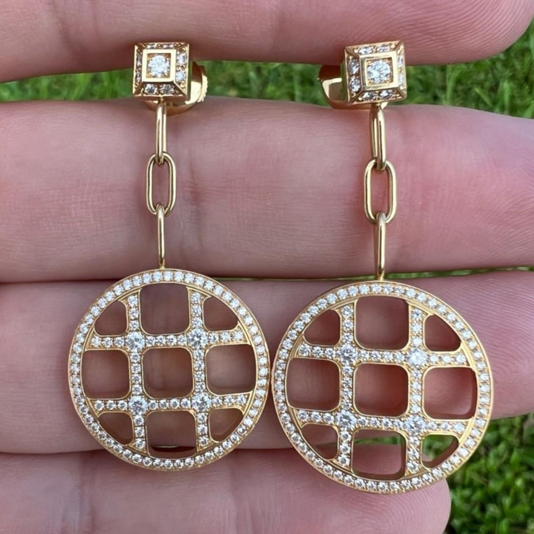 CARTIER PASHA 18K Yellow Gold Diamond Earrings 218 Diamonds 1.50 Ct: CARTIER PASHA 18K Yellow Gold Diamond Earrings 218 Diamonds 1.50 Ct Elevate your elegance with these stunning CARTIER PASHA earrings, crafted in luxurious 18K yellow gold. These exquisite earrings are
