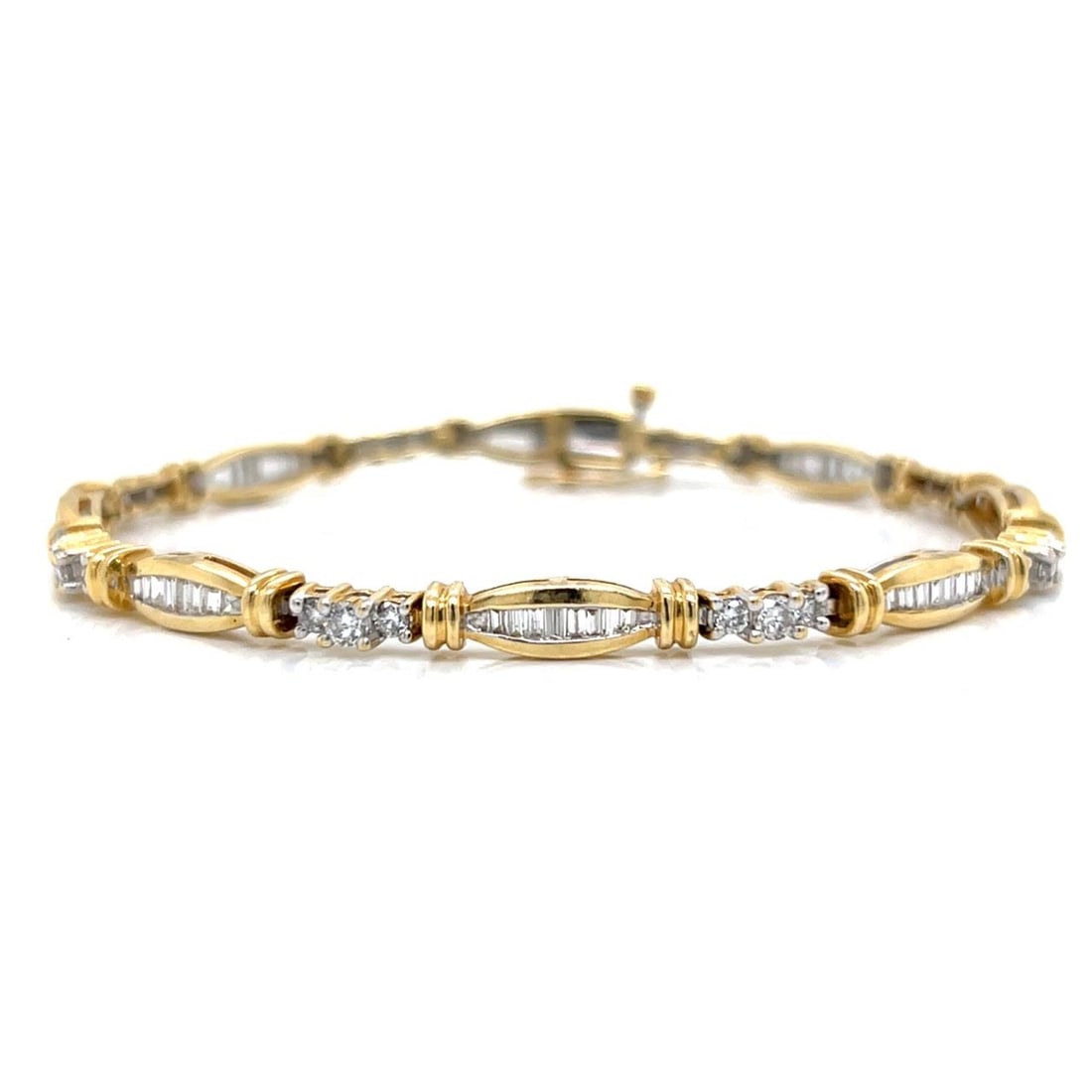 Diamond Bracelet in 14K Yellow Gold with 2.60 Carats Total Weight: Diamond Bracelet in 14K Yellow Gold with 2.60 Carats Total Weight This 14K yellow gold bracelet features 88 diamonds with a total carat weight of approximately 2.60 ct, showcasing G-I color and VS1-SI