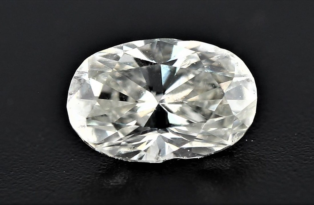Loose Diamond - OVAL 0.26ct I VS2: Loose Diamond - OVAL 0.26ct I VS2 Source: Natural Shape: OVAL Carats: 0.26 Color: I Clarity: VS2 Certification: NONE The Diamond Depot Guarantee: All items in this auction are guaranteed to be 100% au
