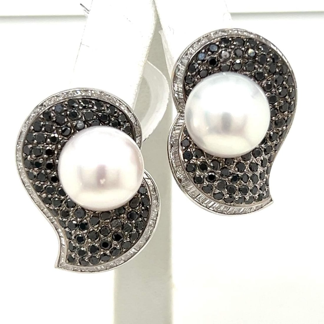 Elegant 18K White Gold Earrings with Black and Baguette Diamonds and South Sea Pearls: Elegant 18K White Gold Earrings with Black and Baguette Diamonds and South Sea Pearls These exquisite earrings are crafted from 18K white gold and feature a stunning combination of black and baguette 