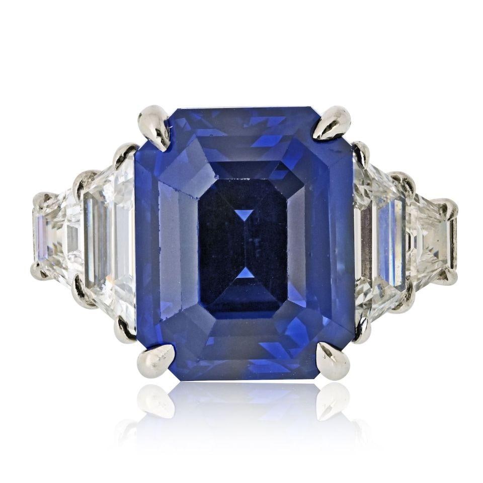 Elegant 14.1ct Blue Sapphire Diamond Ring in Platinum: Elegant 14.1ct Blue Sapphire Diamond Ring in Platinum This stunning three-stone ring features a captivating 14.10ct natural blue sapphire, certified by AGL, set in solid platinum. The sapphire, origin