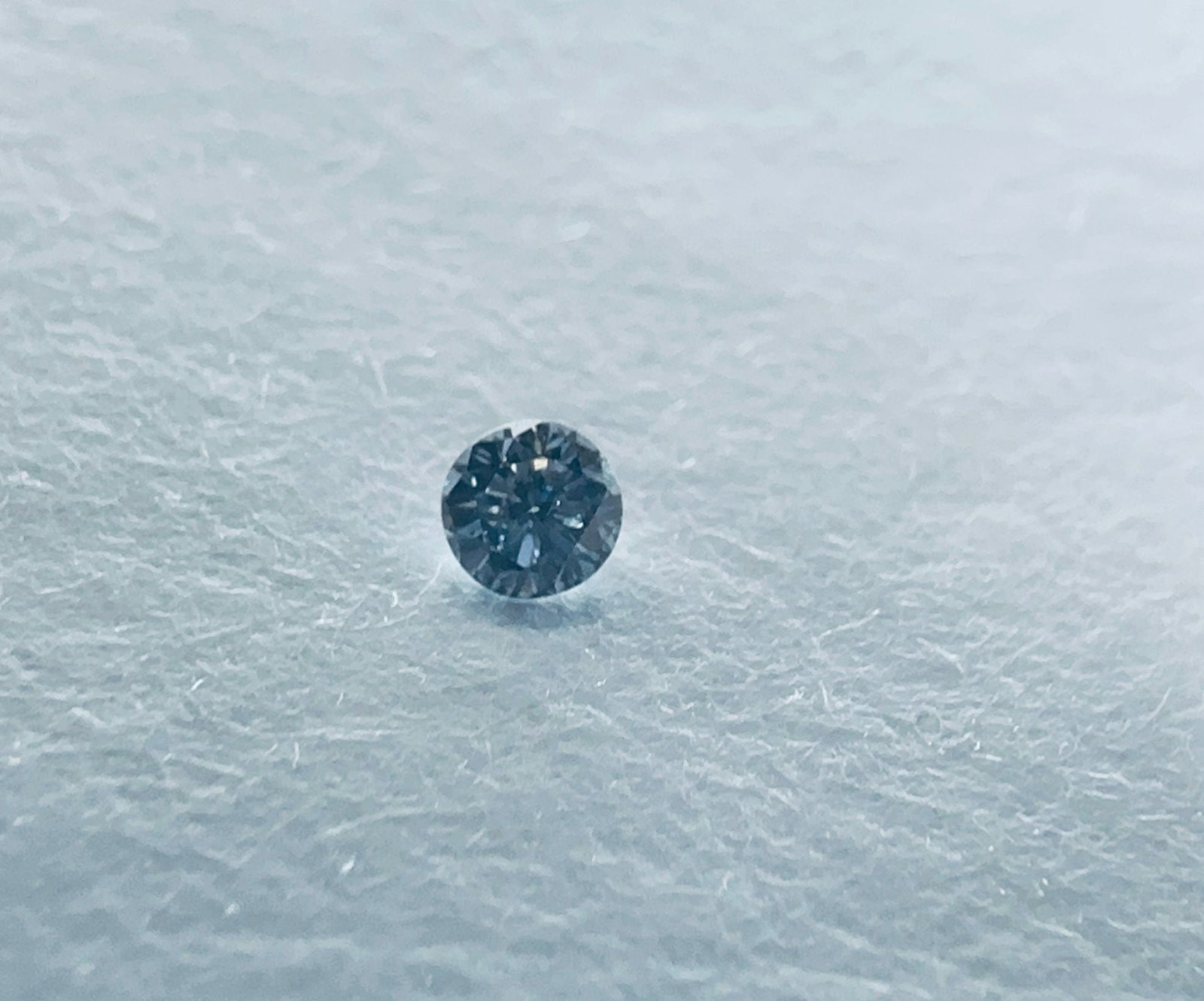 Loose Diamond - ROUND 0.04ct Fancy Gray Violet: Loose Diamond - ROUND 0.04ct Fancy Gray Violet Source: Natural Shape: ROUND Carats: 0.04 Color: Fancy Gray Violet Certification: GIA Video: