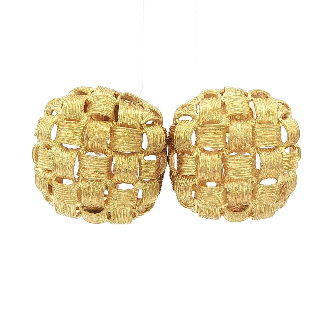 18k Yellow Gold Textured Basket Weave Cushion Button Earrings: 18k Yellow Gold Textured Basket Weave Cushion Button Earrings Elevate your style with these Classic 18k Yellow Gold Textured Basket Weave Cushion Shape Button Earrings. Crafted from solid 18K yellow g