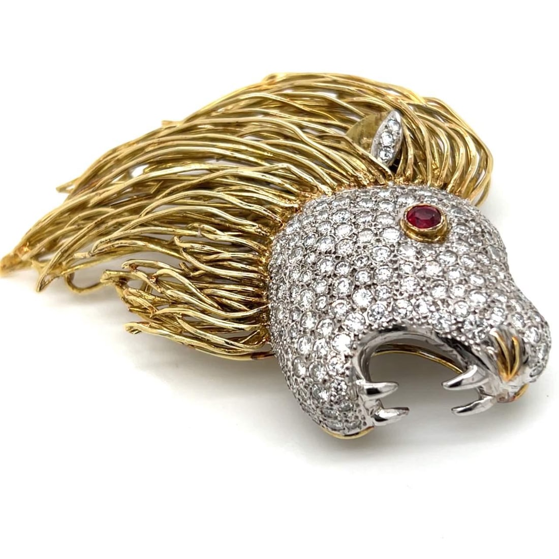 14K Yellow Gold Lion Brooch with 158 Diamonds and Ruby: 14K Yellow Gold Lion Brooch with 158 Diamonds and Ruby This stunning 14K Yellow Gold Lion Brooch features an exquisite design adorned with 158 diamonds totaling approximately 5.80 carats, showcasing F