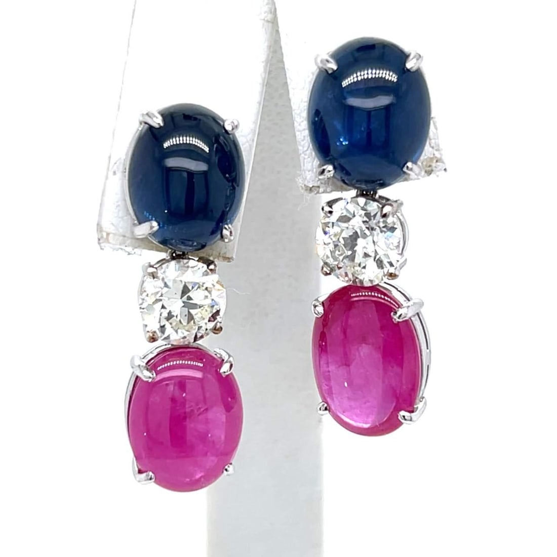 Elegant 18K White Gold Sapphire Diamond Ruby Earrings 2.50 Ct: Elegant 18K White Gold Sapphire Diamond Ruby Earrings 2.50 Ct These exquisite 18K white gold earrings showcase a stunning combination of sapphires, diamonds, and rubies. The earrings weigh 12.1 grams 