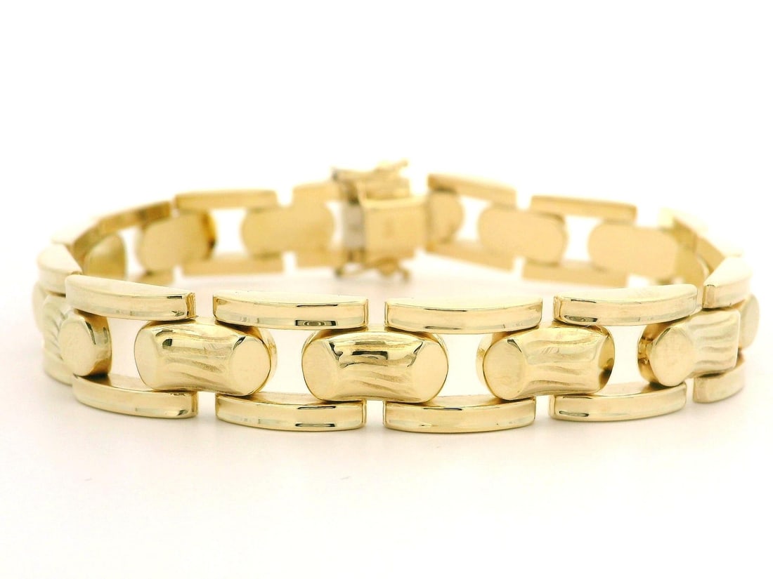 Vintage 14k Yellow Gold Wide Link Bracelet Puffed Textured Design: Vintage 14k Yellow Gold Wide Link Bracelet Puffed Textured Design This Vintage Retro bracelet showcases a stunning design crafted from 14k yellow gold, featuring a hollow construction that enhances it