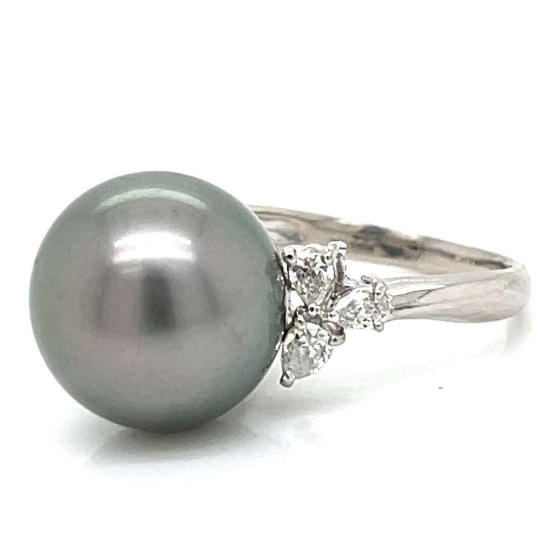 Elegant Platinum South Sea Pearl Diamond Ring 14.0mm 0.54 Ct: Elegant Platinum South Sea Pearl Diamond Ring 14.0mm 0.54 Ct This exquisite Platinum South Sea Pearl & Diamond Ring features a stunning 14.0mm South Sea Pearl at its center, radiating elegance and sop