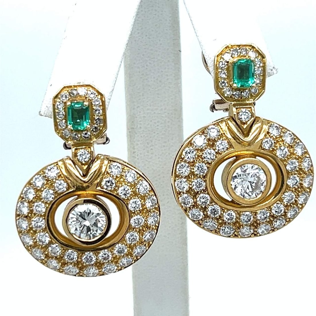 Stunning 18K Yellow Gold Diamond Emerald Earrings 8.90 Ct: Stunning 18K Yellow Gold Diamond Emerald Earrings 8.90 Ct These exquisite 18K Yellow Gold earrings feature a stunning combination of diamonds and emeralds. The earrings weigh 22.6 grams and are adorne