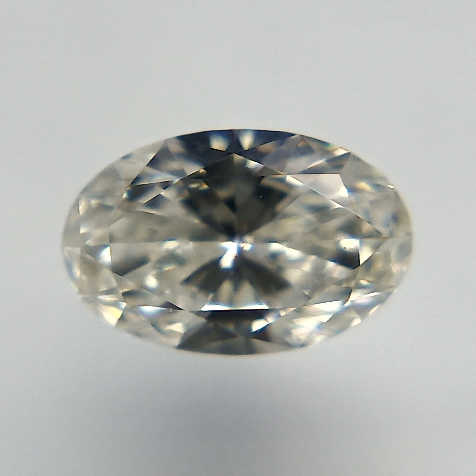Loose Diamond - OVAL 0.25ct H VS1: Loose Diamond - OVAL 0.25ct H VS1 Source: Natural Shape: OVAL Carats: 0.25 Color: H Clarity: VS1 Certification: GIA The Diamond Depot Guarantee: All items in this auction are guaranteed to be 100% aut
