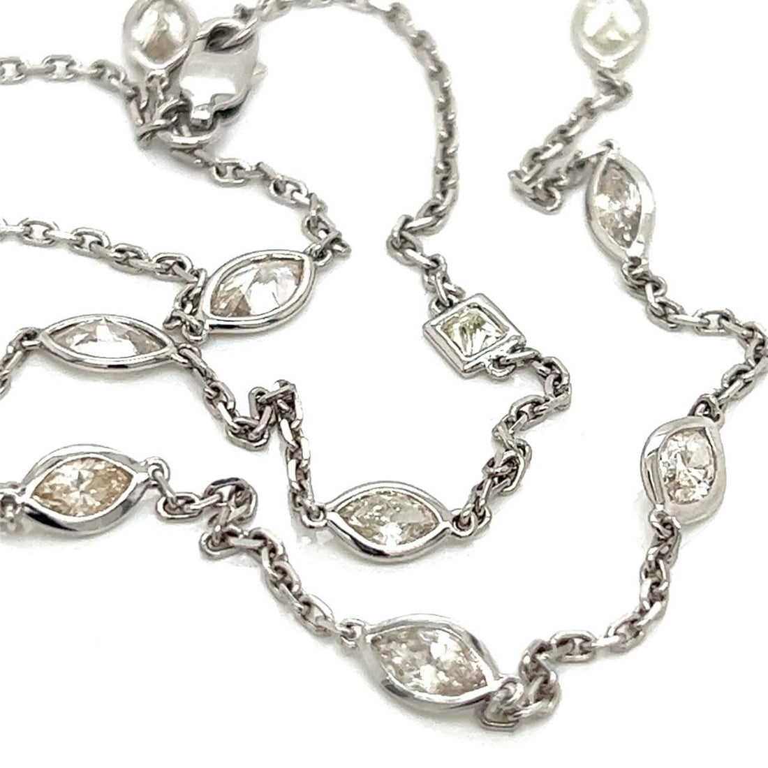18K White Gold 4.00 Ct Diamond by the Yard Necklace: 18K White Gold 4.00 Ct Diamond by the Yard Necklace This exquisite 18K White Gold Diamond by the Yard Necklace features a stunning arrangement of 14 diamonds totaling approximately 4.00 carats. The di