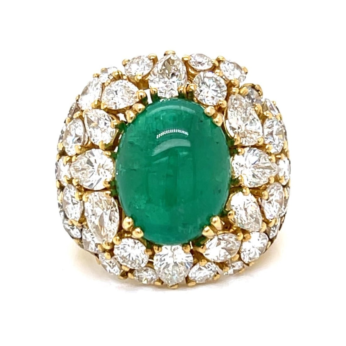Emerald and Diamond Ring in 18K Yellow Gold with 9.00 Ct Center Stone: Emerald and Diamond Ring in 18K Yellow Gold with 9.00 Ct Center Stone This pre-owned ring is crafted from 18K yellow gold and features an approximately 9.00 carat emerald as its centerpiece. The desig