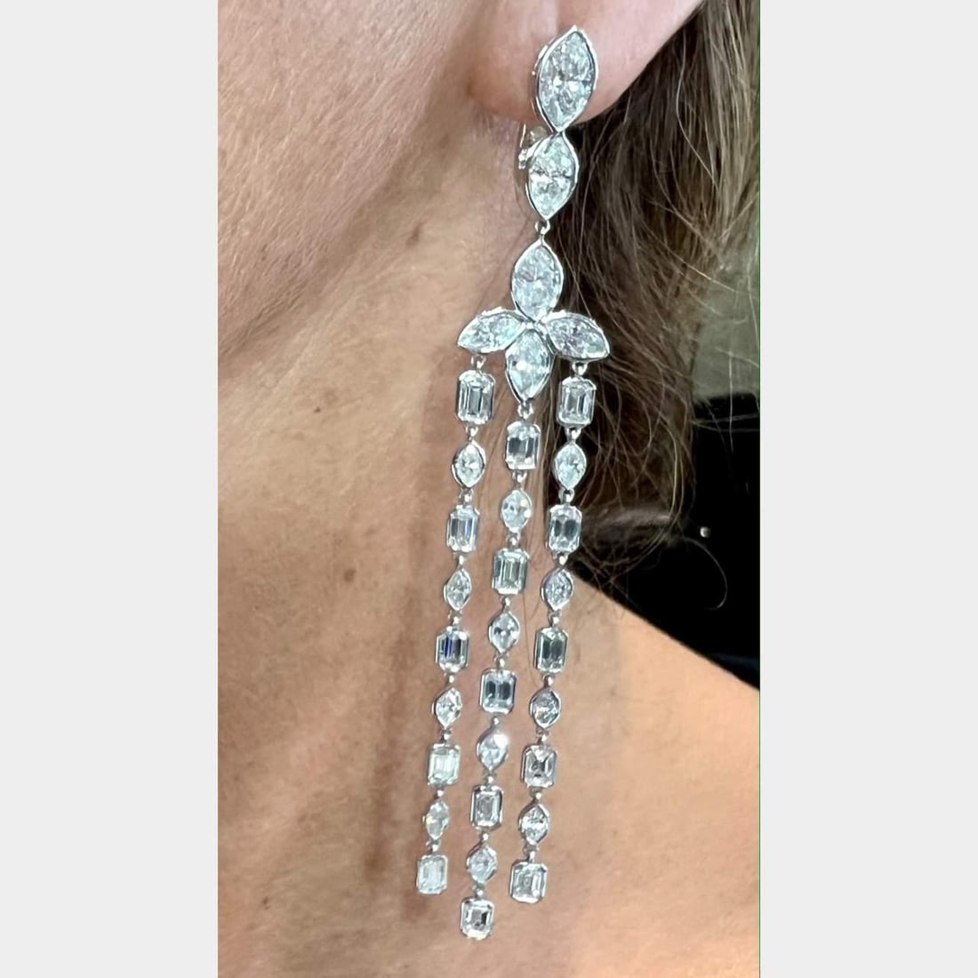 Platinum 16.50 Ct Diamond Chandelier Earrings 4 Inches Long: Platinum 16.50 Ct Diamond Chandelier Earrings 4 Inches Long These stunning Platinum Diamond Chandelier Earrings feature a remarkable total diamond weight of 16.50 Ct. Crafted from luxurious platinum, 