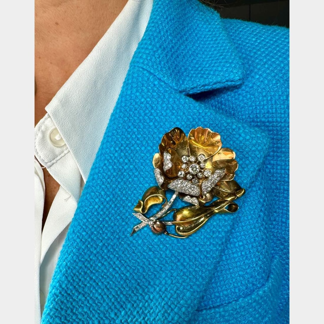 French 18K Gold Platinum Diamond Flower Brooch En Tremblant 4.20 Ct: French 18K Gold Platinum Diamond Flower Brooch En Tremblant 4.20 Ct This exquisite French En Tremblant flower brooch is crafted from luxurious 18K gold and platinum, showcasing a stunning arrangement 