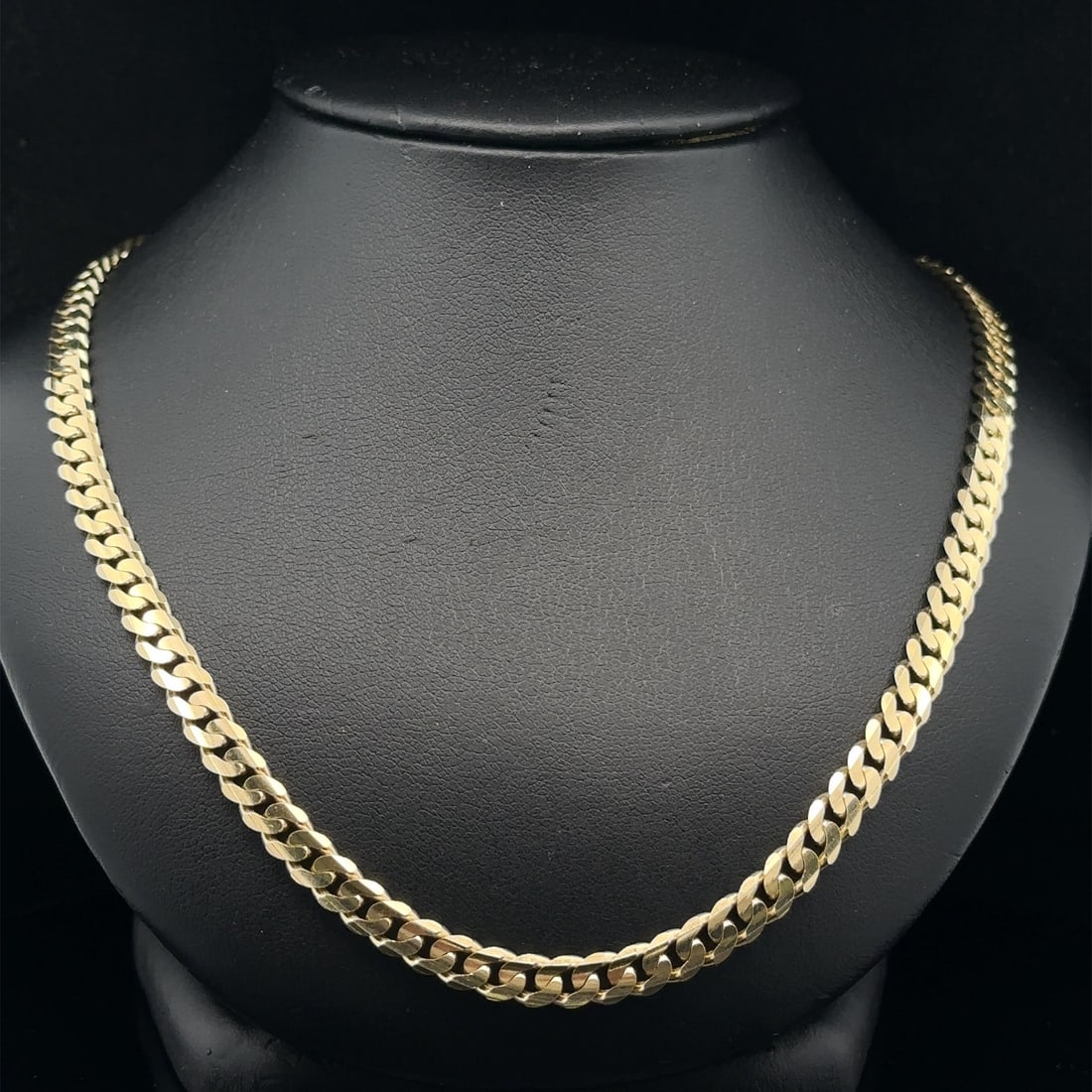 Men's Unbranded 14k Yellow Gold 20" Flat Curb Cuban Link Necklace: Men's Unbranded 14k Yellow Gold 20" Flat Curb Cuban Link Necklace This exquisite men's chain necklace is crafted from solid 14k yellow gold, featuring a flat curb link design that adds a touch of soph