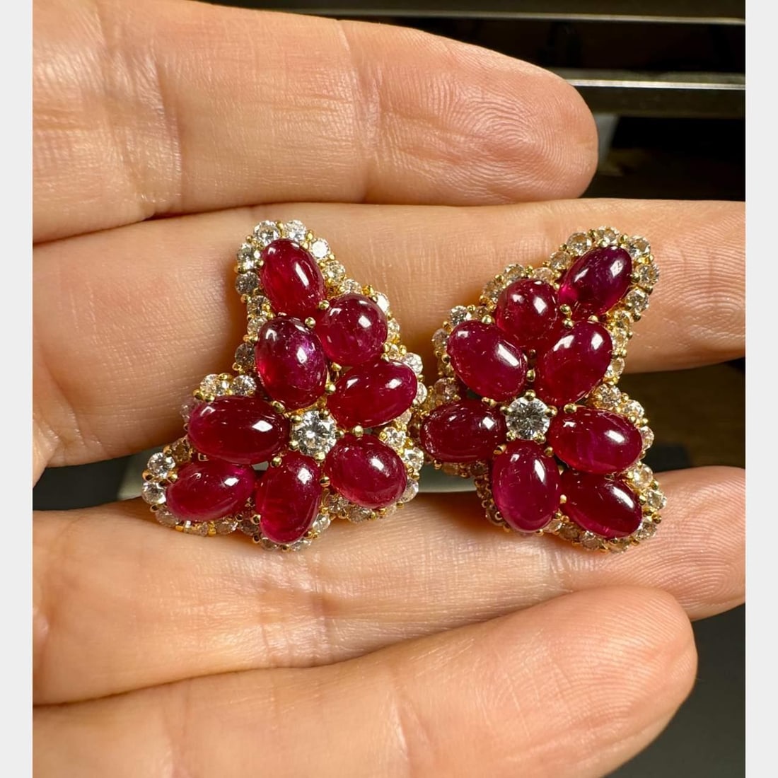 Elegant 18K Yellow Gold Ruby Diamond Earrings 12.80 Ct Rubies 3.10 Ct Diamonds - 3