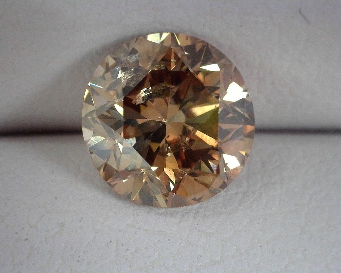 Loose Diamond - ROUND 1.19ct Brown SI2: Loose Diamond - ROUND 1.19ct Brown SI2 Source: Natural Shape: ROUND Carats: 1.19 Color: Brown Certification: OTHER The Diamond Depot Guarantee: All items in this auction are guaranteed to be 100% auth