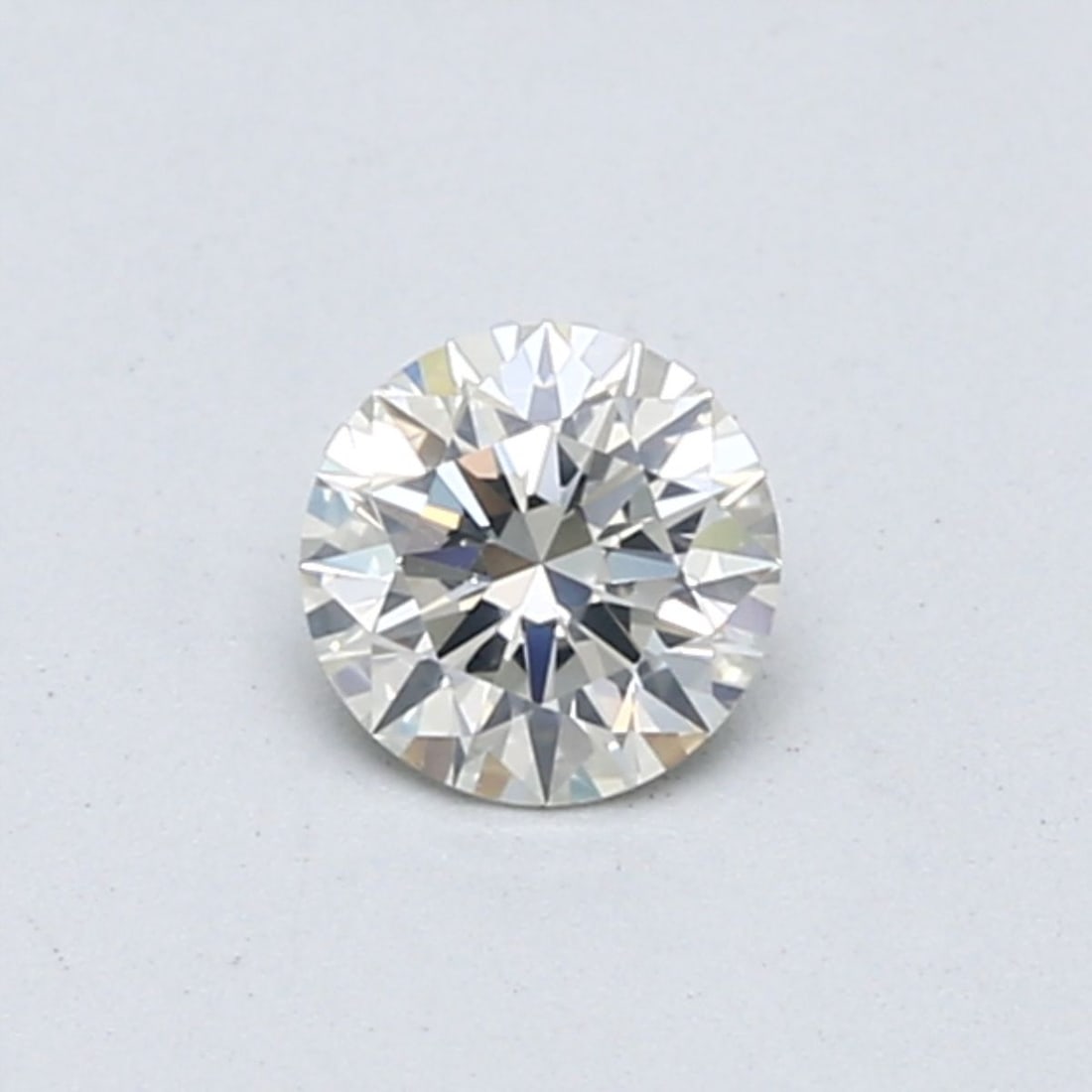 Loose Diamond - ROUND 0.4ct J SI2: Loose Diamond - ROUND 0.4ct J SI2 Source: Natural Shape: ROUND Carats: 0.4 Color: J Clarity: SI2 Certification: GIA Video: Video Link The Diamond Depot Guarantee: All items in this auction are
