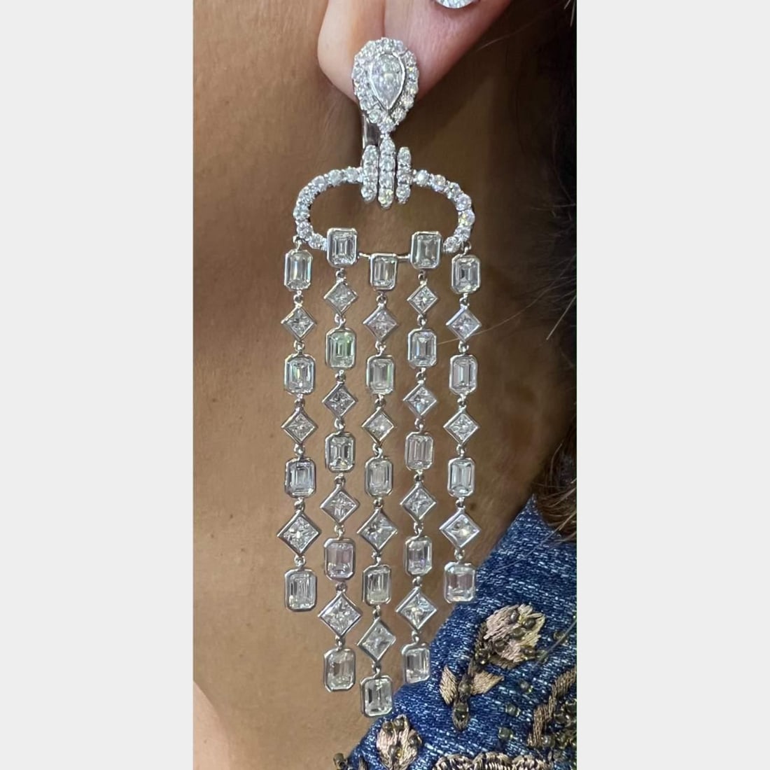 Platinum Chandelier Earrings 31.40 Ct Diamonds F-G VS1-VS2: Platinum Chandelier Earrings 31.40 Ct Diamonds F-G VS1-VS2 Elevate your elegance with these stunning Platinum Chandelier Earrings, featuring a remarkable total diamond weight of 31.40 Ct. Crafted in l