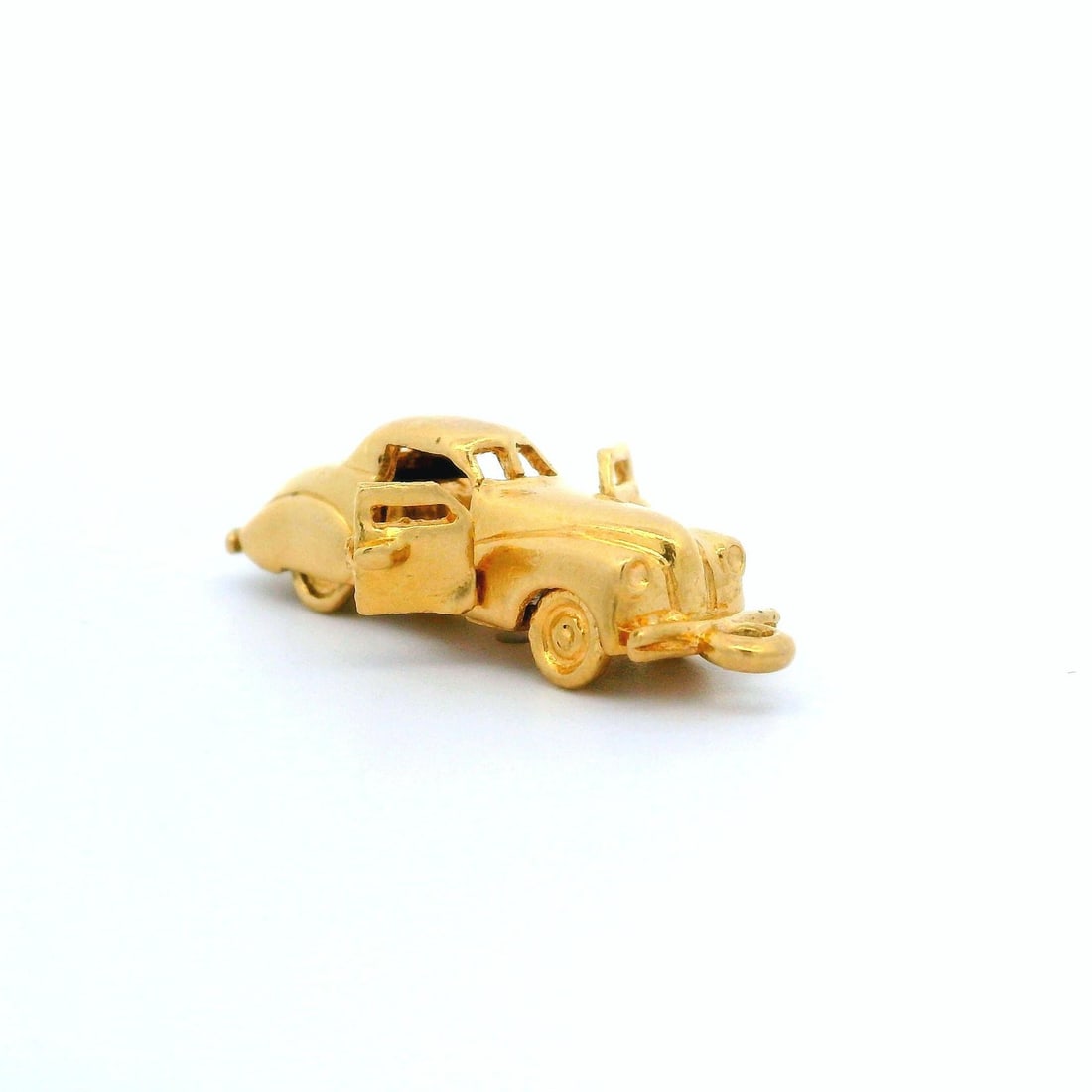 Vintage 14k Yellow Gold 3D Operable Car Charm Pendant: Vintage 14k Yellow Gold 3D Operable Car Charm Pendant This vintage collectible charm pendant, crafted from 14k yellow gold, showcases a 3D detailed operable car design. Weighing 5.16 grams, this uniqu