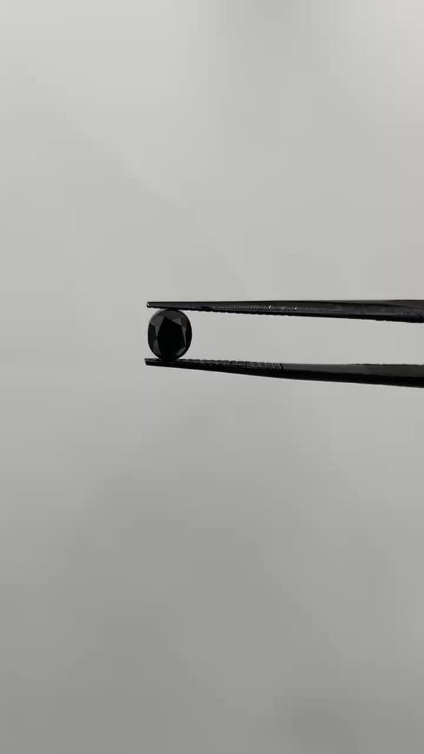 Loose Diamond - OVAL 0.9ct Fancy Black VVS2: Loose Diamond - OVAL 0.9ct Fancy Black VVS2 Source: Natural Shape: OVAL Carats: 0.9 Color: Fancy Black Certification: GIA Video: