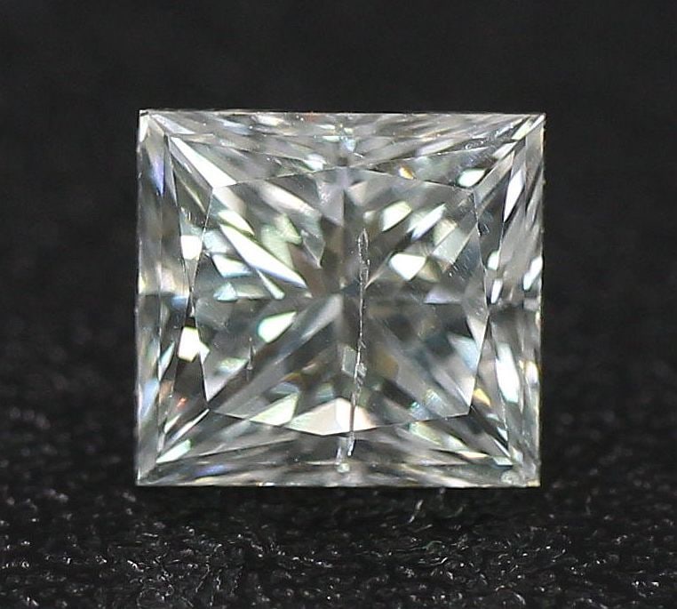 Loose Diamond - PRINCESS 0.98ct F I1: Loose Diamond - PRINCESS 0.98ct F I1 Source: Natural Shape: PRINCESS Carats: 0.98 Color: F Clarity: I1 Certification: GIA The Diamond Depot Guarantee: All items in this auction are guaranteed to be