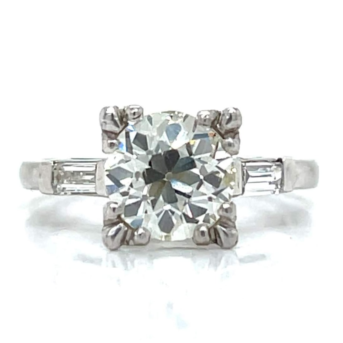 Art Deco Platinum Engagement Ring 1.90 Ct Diamond VVS Clarity: Art Deco Platinum Engagement Ring 1.90 Ct Diamond VVS Clarity This exquisite Art Deco engagement ring is crafted from platinum and features a stunning central diamond weighing approximately 1.90 Ct. T