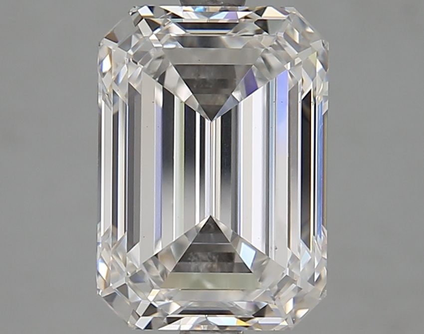 Loose Diamond - EMERALD 4.03ct E VS1: Loose Diamond - EMERALD 4.03ct E VS1 Source: This is a real non-mined Diamond that has been grown in a lab Shape: EMERALD Carats: 4.03 Color: E Clarity: VS1 Certification: IGI Video: